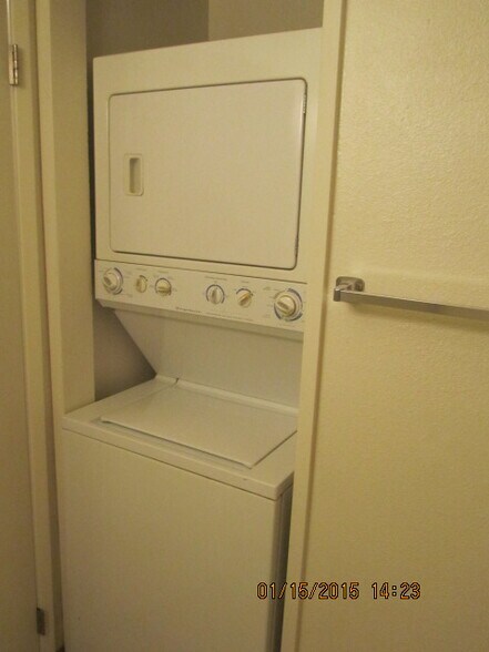 Washer / Dryer - 7812 59th Ave W