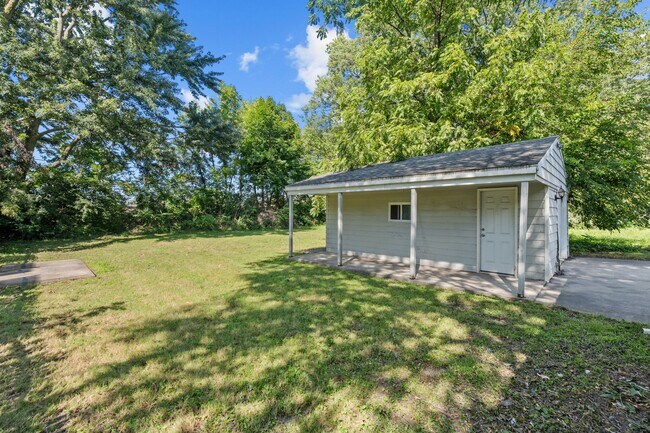 Building Photo - 2038 Airline Ave