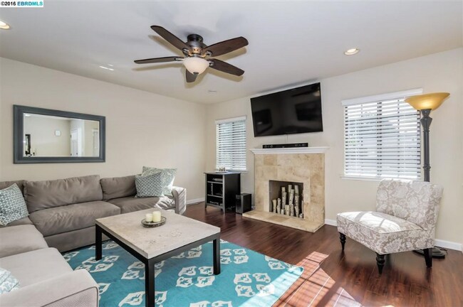 Building Photo - 884 Ruth Dr