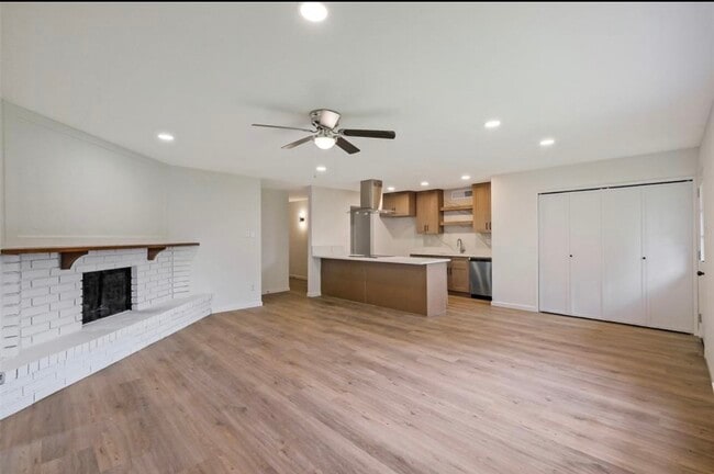 Building Photo - 5007 Ridgecreek Dr