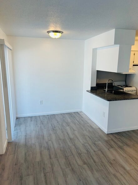 Building Photo - 4035 S School Ave