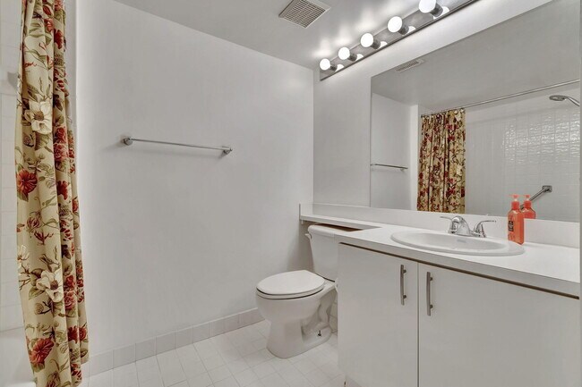 Building Photo - 4735 Lucerne Lakes Blvd