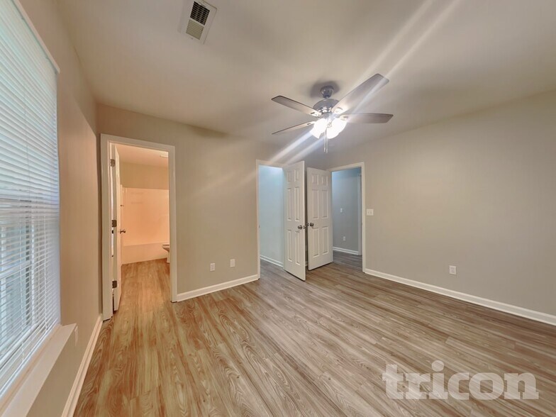 Building Photo - 705 Continental Dr