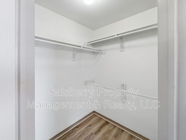 Building Photo - 3950 Seaside Ct