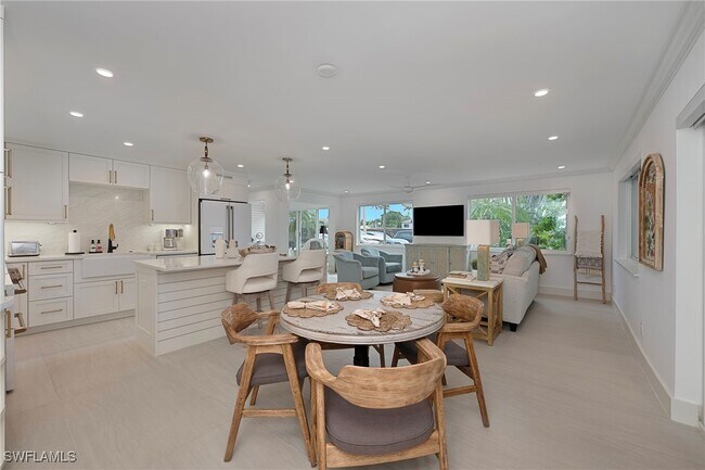 Building Photo - 1950 Gulf Shore Blvd N