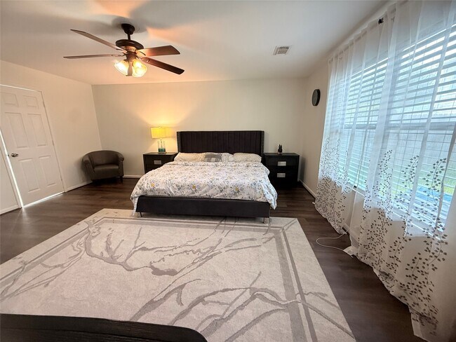 Building Photo - 4615 Pin Oak Creek Ln