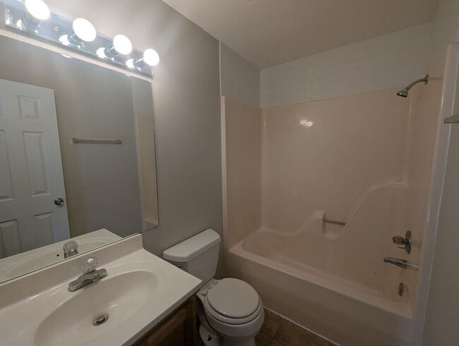 Building Photo - Quail Valley 3 Bedroom 2 bathroom