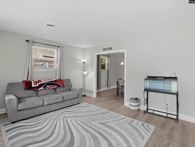 Building Photo - 1342 Karlaney Ave