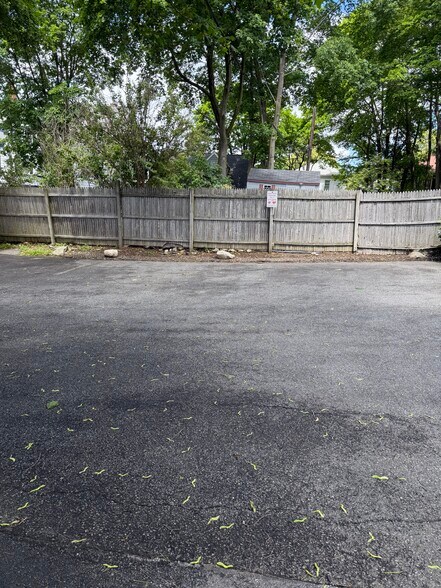 Parking (off street) - 335 Cabot St