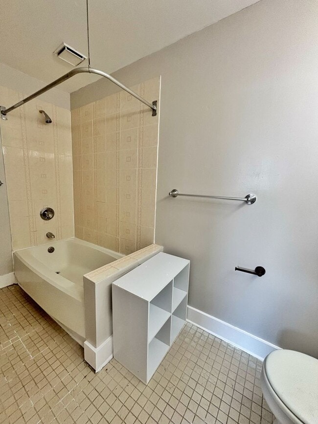 Building Photo - For Rent – Renovated 1 Bedroom, 1 Bathroom...