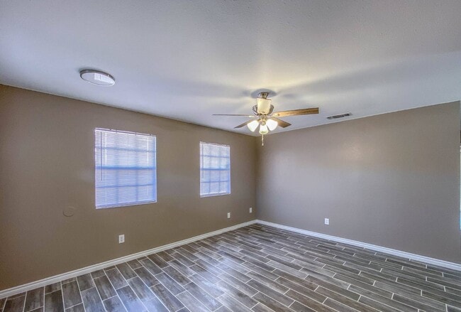 Building Photo - 2208 Shoemaker Dr