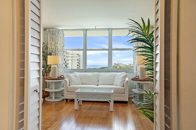 Building Photo - 2121 N Ocean Blvd