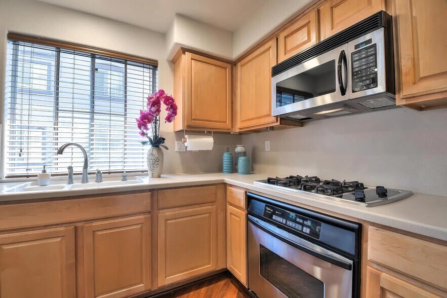 Building Photo - 3271 Shiraz Pl