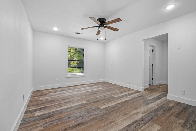 Building Photo - 4024 E Wagon Wheel Rd