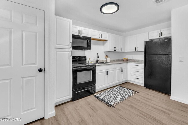 Building Photo - 1505 W McKinley St