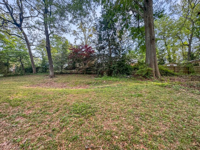 Building Photo - 829 North Ave