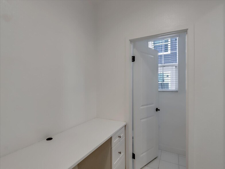 Building Photo - 1452 N Harbor Blvd