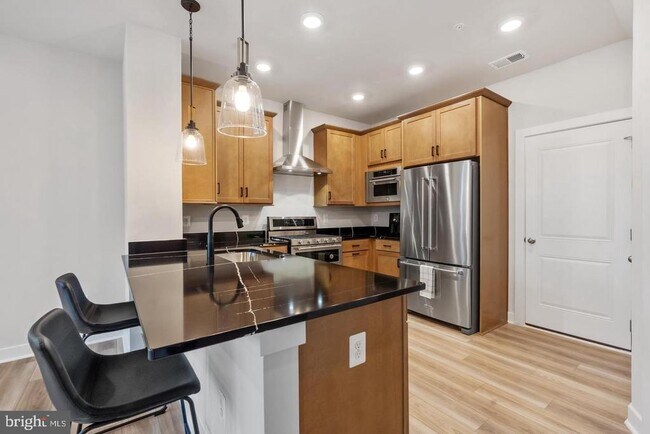 Building Photo - 45176 Drowes Ter