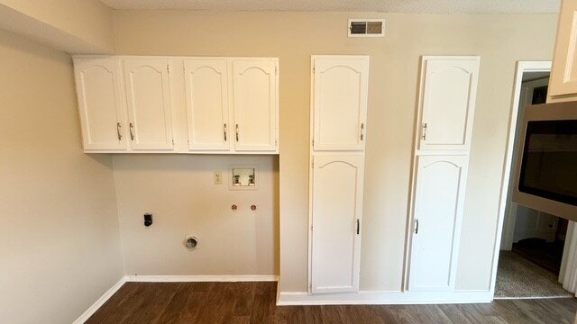 Building Photo - NORTH EAST SIDE 2 BEDROOM TOWNHOME AVAILABLE NOW!
