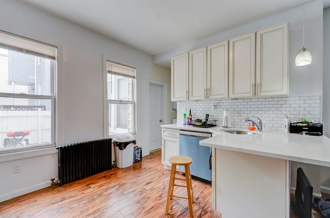 Building Photo - 164 Orient St