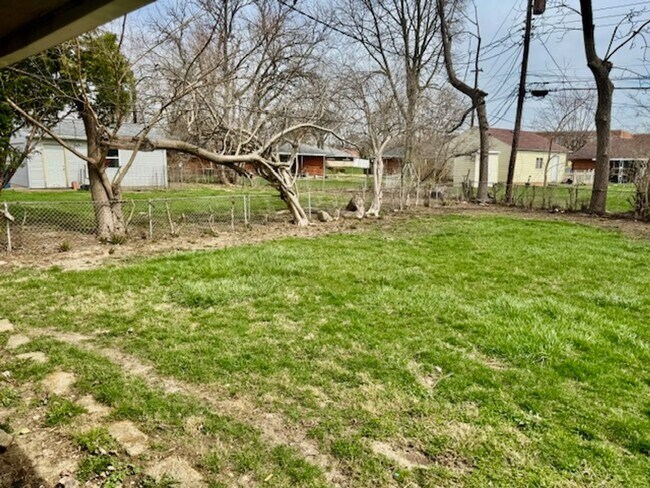 Building Photo - 3 Bedroom, 2 Bath Ranch Home with Garage and Fenced Yard in Huber Heights