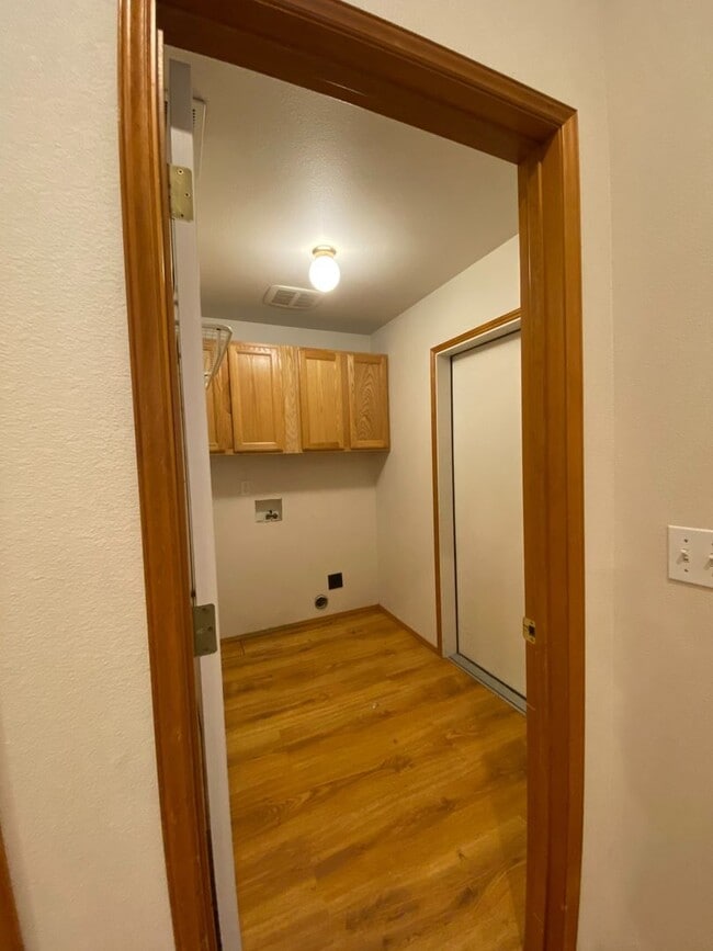 Building Photo - 8807 W Bonnie Ave