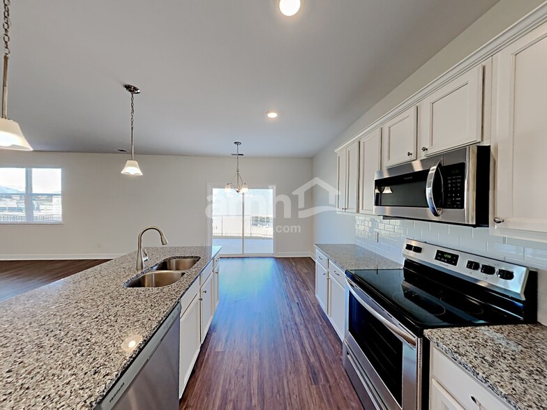 Building Photo - 950 Colonnade Dr