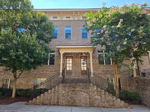 Building Photo - Gorgeous Townhouse near Ansley Mall!