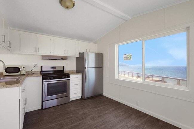 Building Photo - 428 4th Ave