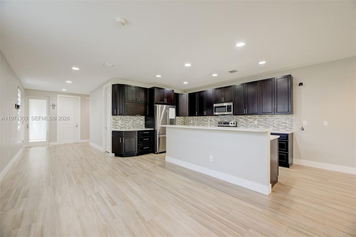 Building Photo - 619 SW 17th St