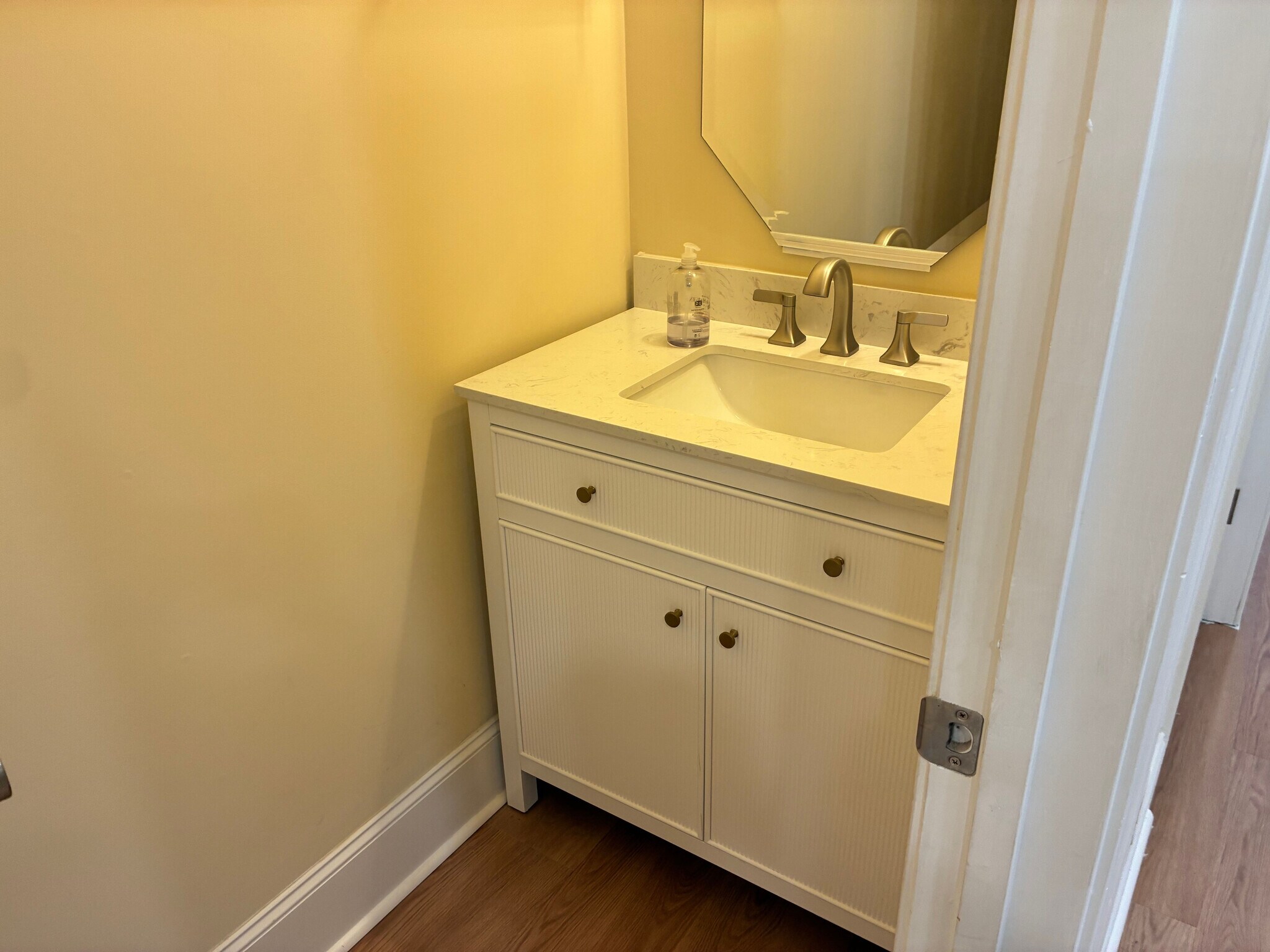Building Photo - Room in Townhome on Windermere Dr