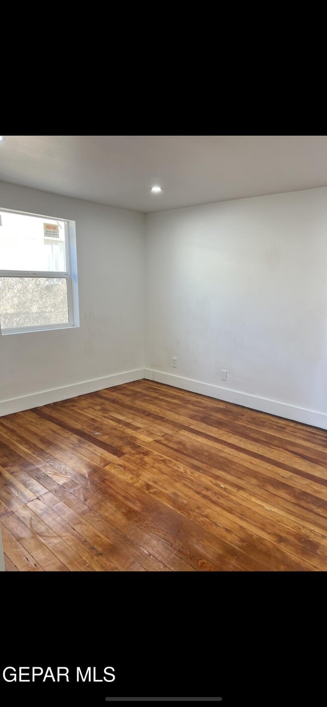 Building Photo - 716 N Glenwood St