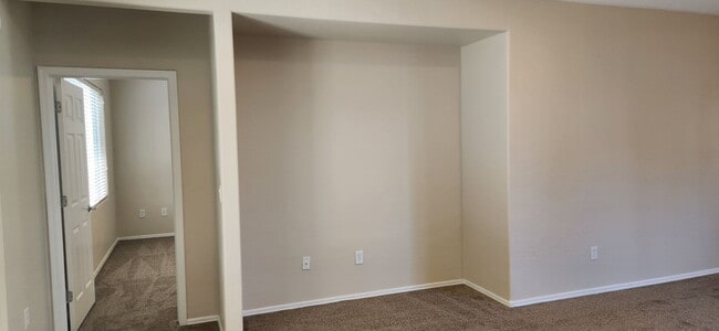 Building Photo - Freshly painted & all new carpeting - 3BR ...
