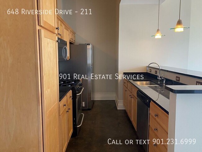 Building Photo - 648 Riverside Dr