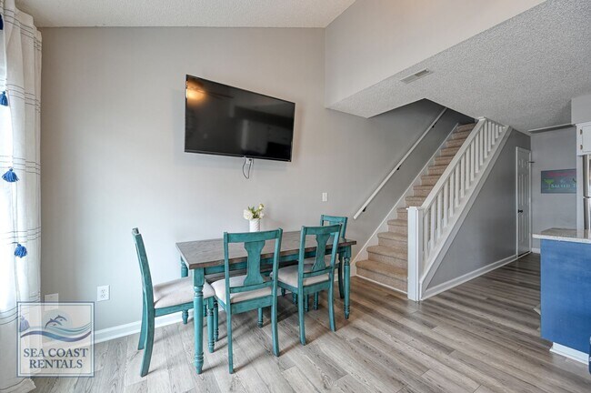 Building Photo - FULLY FURNISHED OFF-SEASON MONTHLY RENTAL - AVAILABLE TO START NOV 10TH