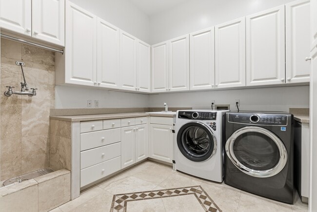 Building Photo - 4407 W Dale Ave