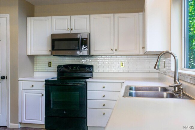Building Photo - 16211 Port of Nantucket Dr