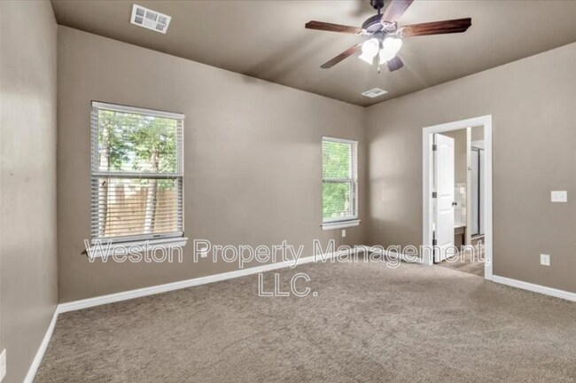 Building Photo - 8651 Overlook Dr