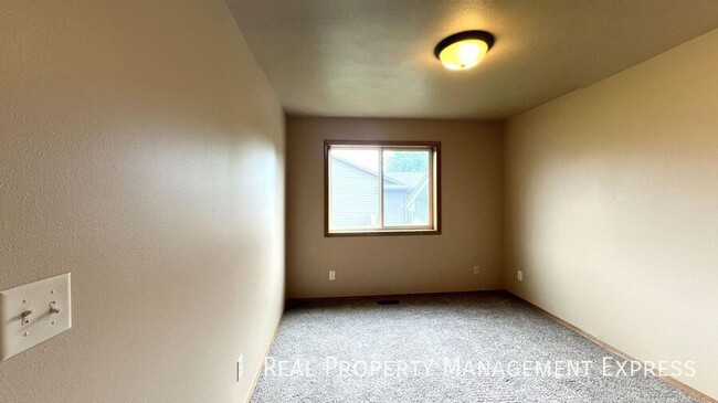 Building Photo - 2508 N Aidan Ave