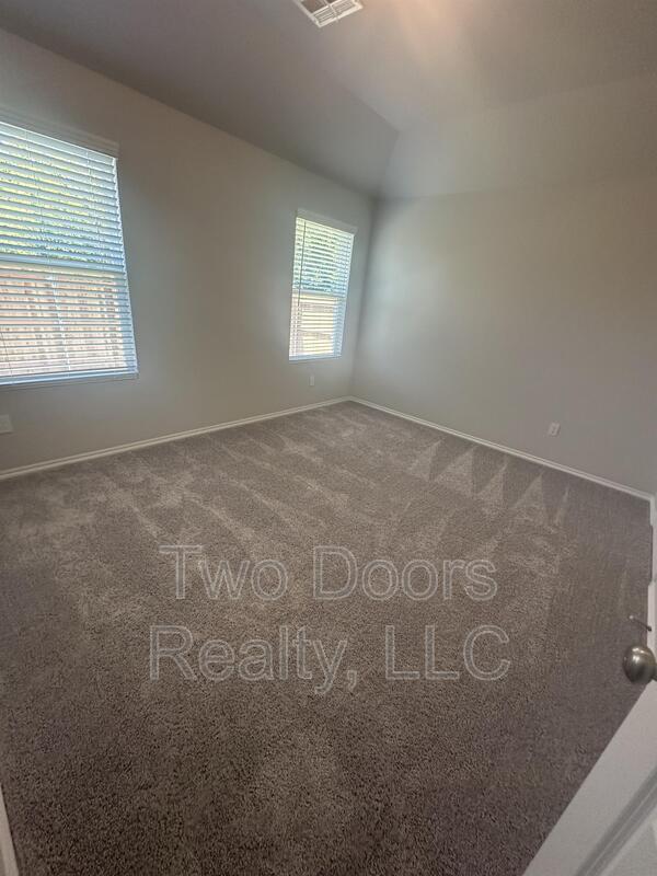 Building Photo - 1015 Ichabod Cir