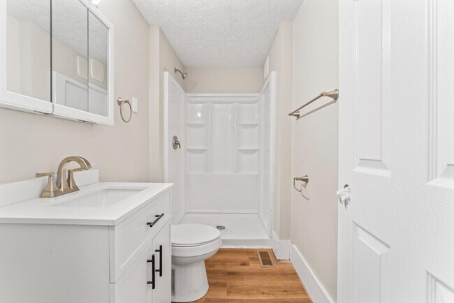 Building Photo - 621 E Main St