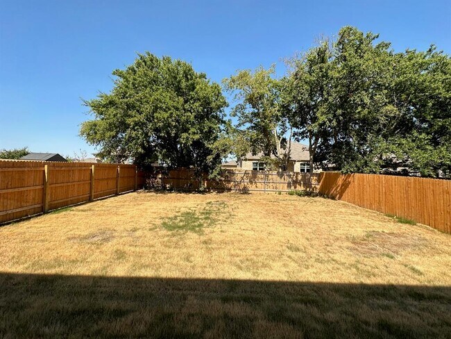 Building Photo - 205 Saide St