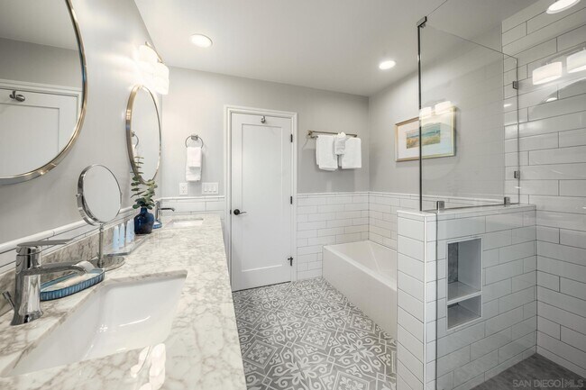 Building Photo - 7201 Country Club Dr