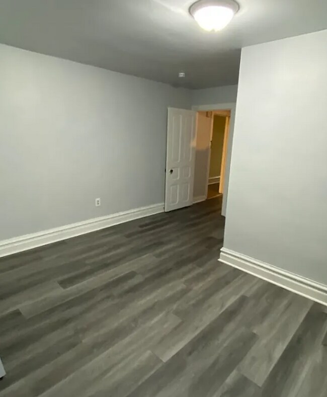 Building Photo - 339 King St