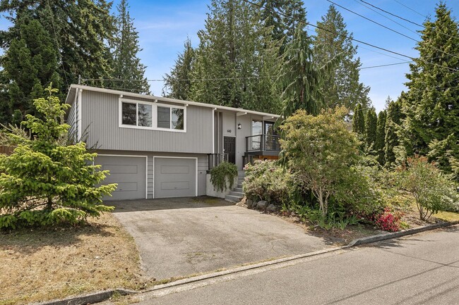 Building Photo - Beautifully Remodeled 3 Bed/2 Bath Edmonds...