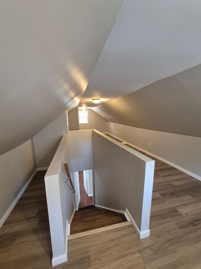 Building Photo - Fully remodeled!!