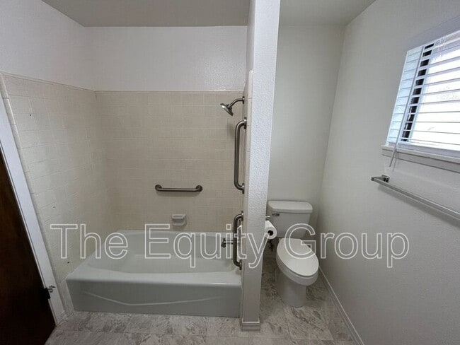 Building Photo - 351-360 N Capitola Ct