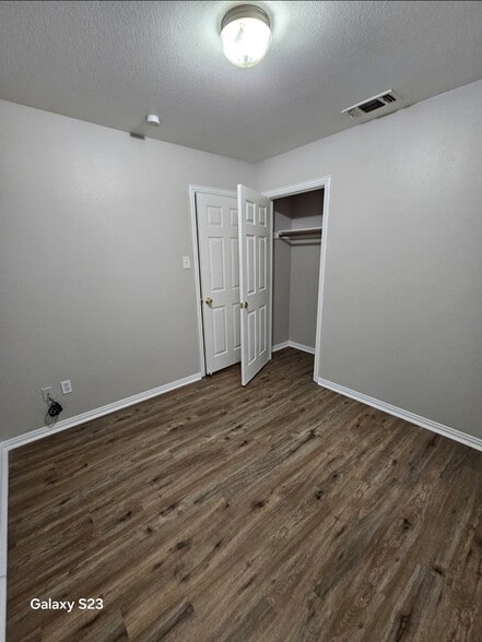 Building Photo - Room in Duplex on Stalcup Rd