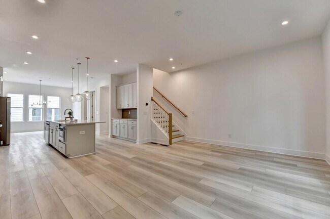Building Photo - 503 Motivation Cir NW