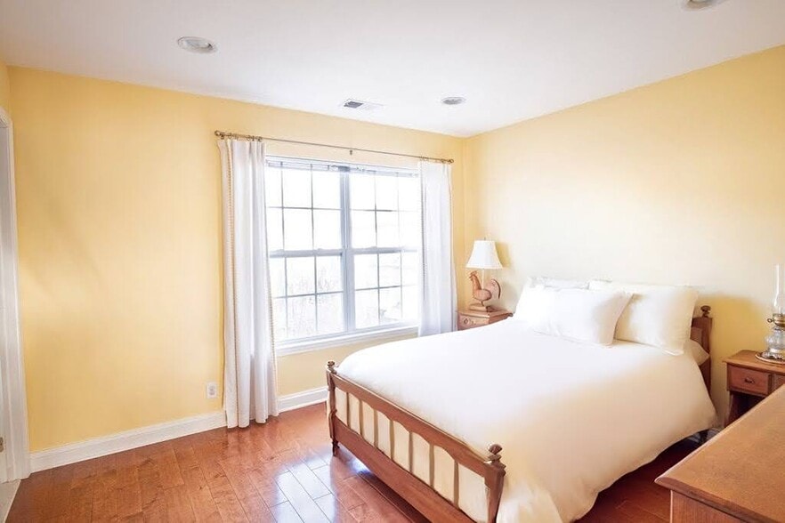second bedroom - 31 Mallard Pl